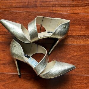 Brand new Jones, New York, gold metallic, stiletto, heels, pumps, shoes 7